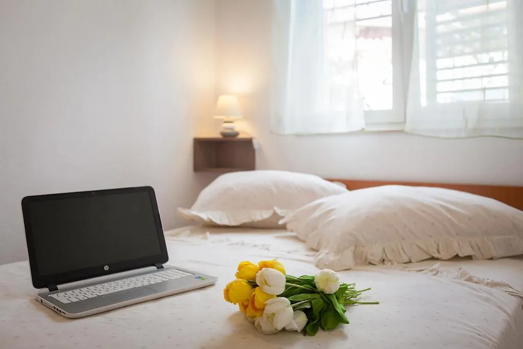 Apartments Av Rako トロギール